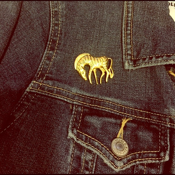 Gold Zebra Pin Brooch - Picture 4 of 4
